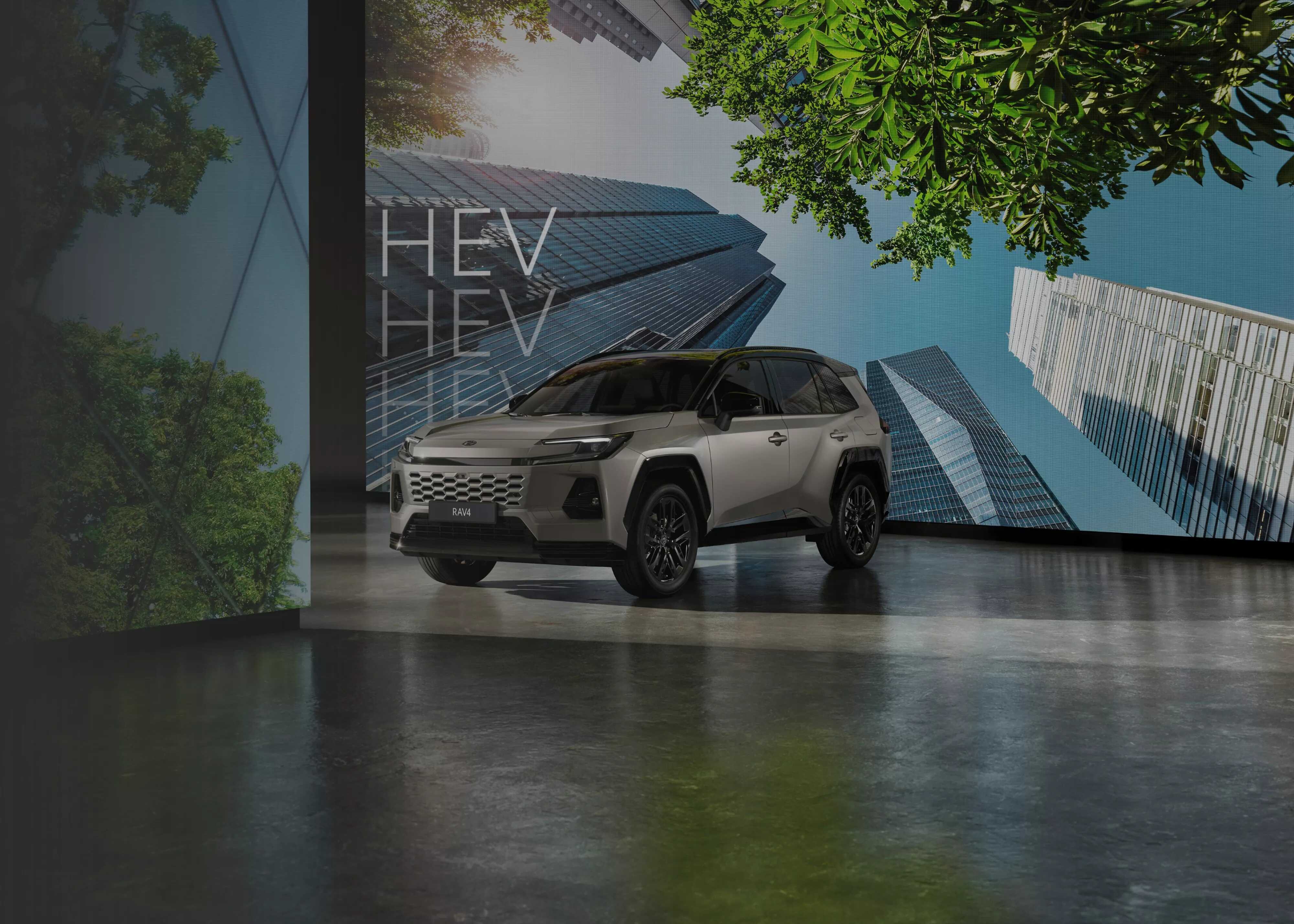 חזית טויוטה ראב4 היברידית דגם 2026 החדש בסוכנות טויוטה אוטופיה.