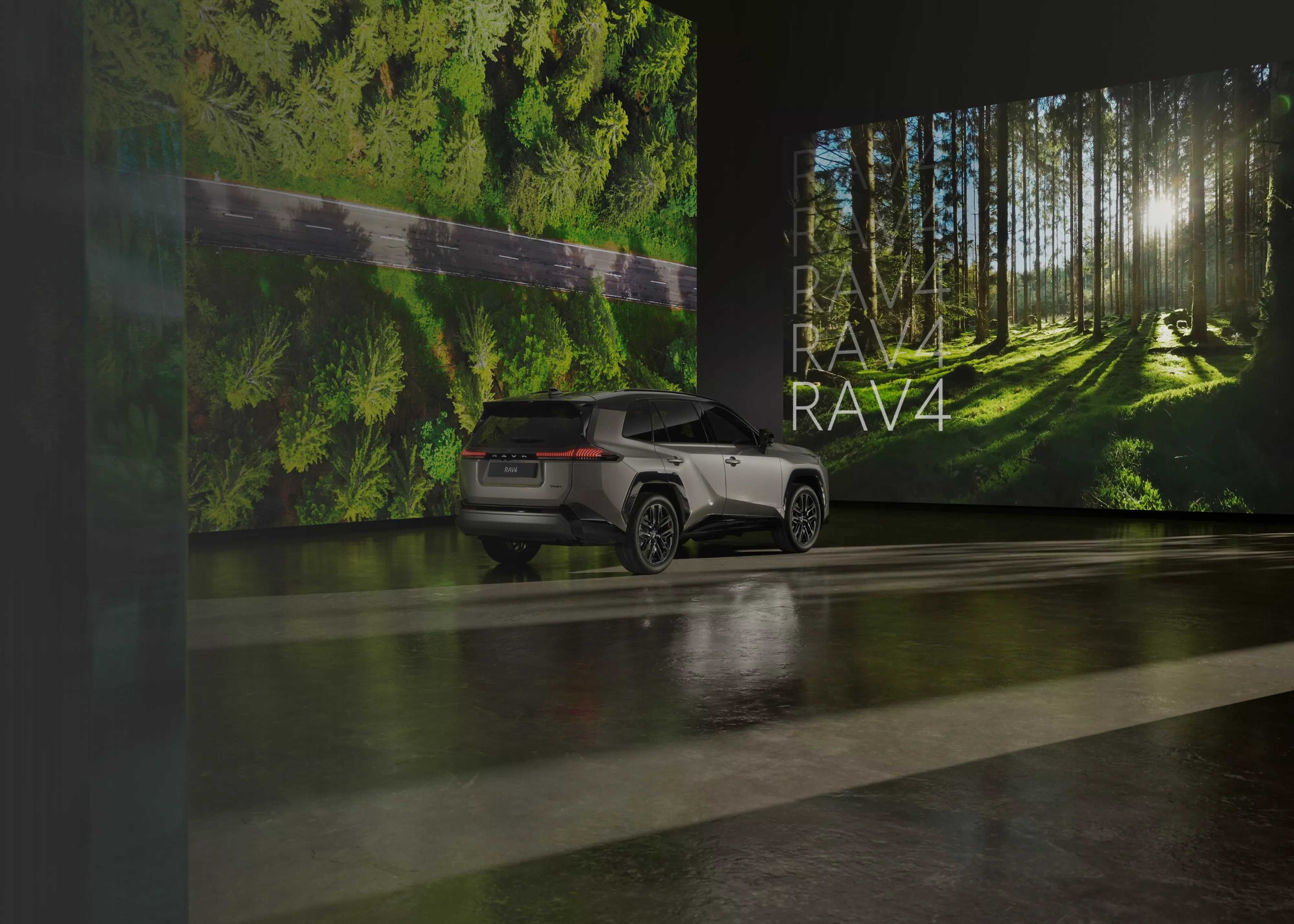 מבט מאחור על טויוטה ראב4 היברידית החדשה דגם 2026 בסוכנות טויוטה אוטופיה