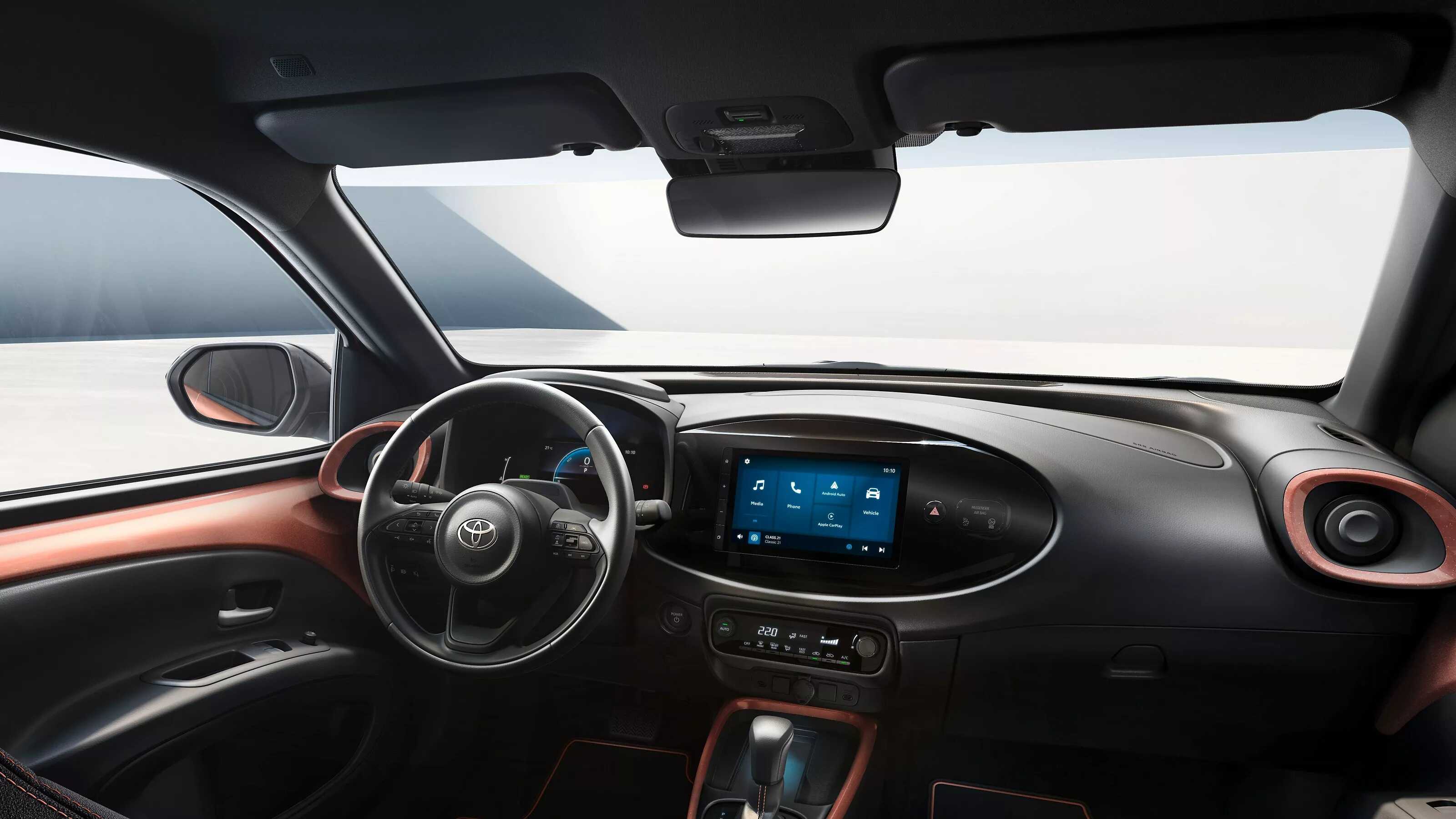 תא הנוסעים והמולטימדיה של טויוטה אייגו X החדשה עם קישוריות מלאה בטויוטה אוטופיה.